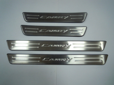 Toyota Camry (06–/09–) Накладки на дверные пороги с логотипом, нерж.
